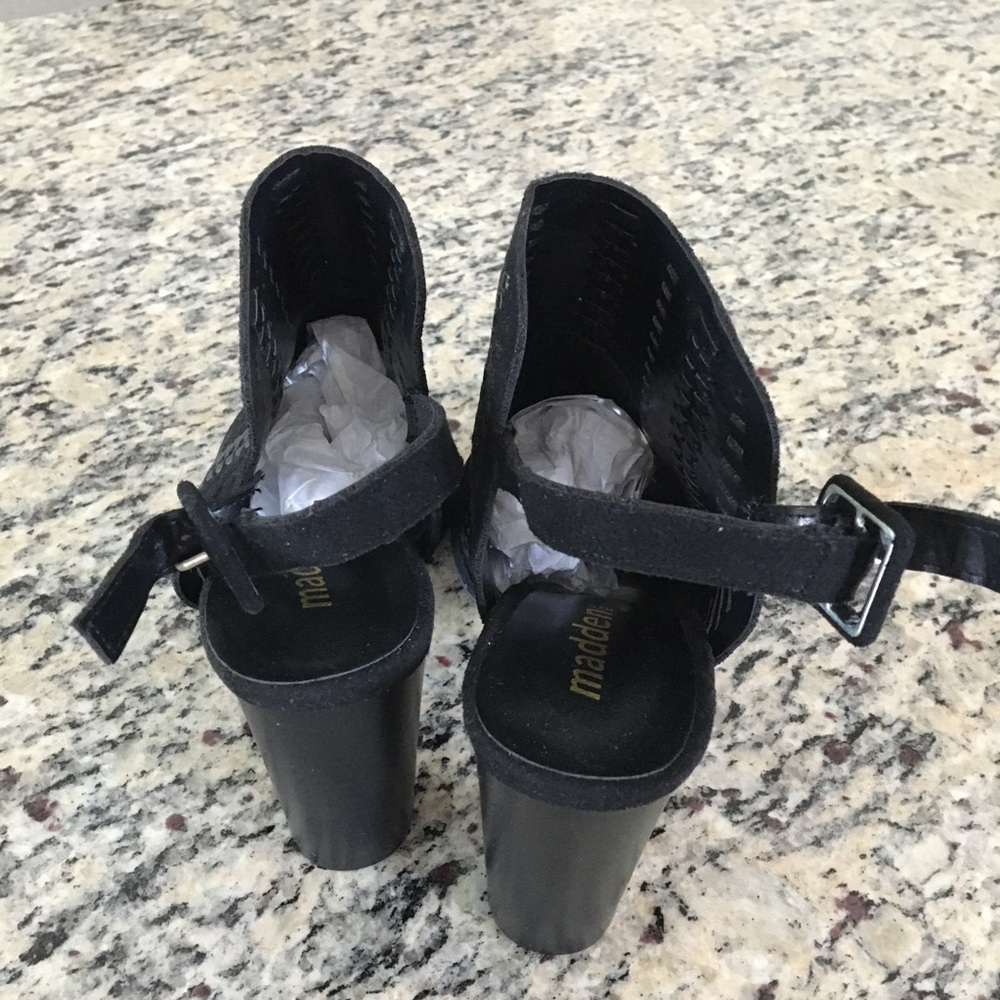 SOLD-Steve Madden black open toe booties S 10 NWOB - Picture 6 of 7
